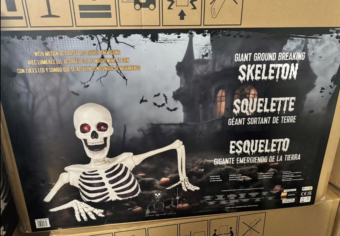 Costco 9.2' Giant Ground Breaking Skeleton LED Eye Halloween Yard Decor