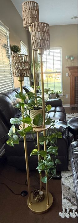 Floor lamp with shelves