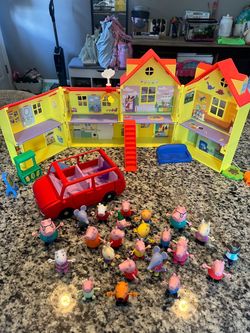 Peppa Pig Deluxe Playhouse with Figures and Car
