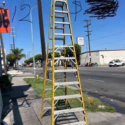  Excellent Condition Different Sizes fiberglass ladders
