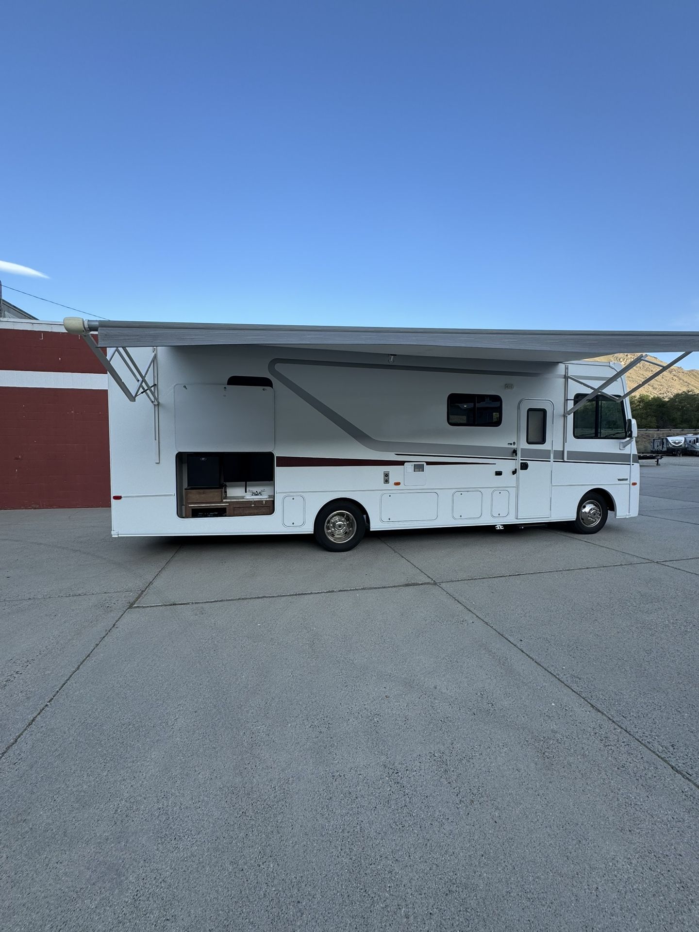 2018 Winnebago Intent 30R