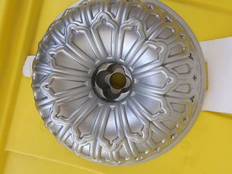 Nordic Ware Stained Glass Bundt Cake Pan 9 Cups new