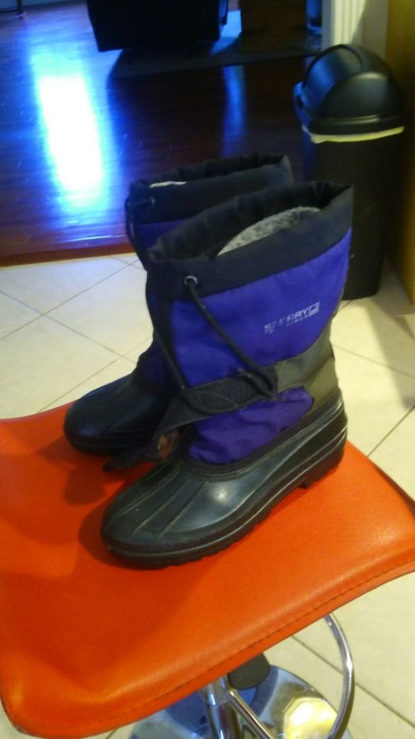 Sperry size 4 snow boots