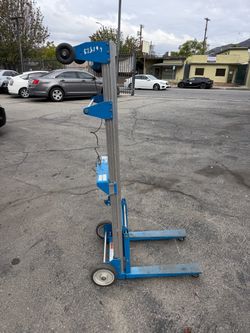 Genie Lift GL-8 Lift Height 10' .5" - 400lb Rated - Standard Base Model