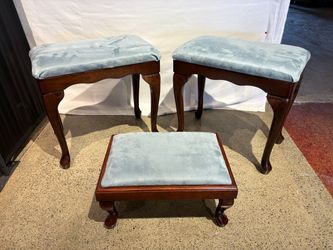 BOMBAY COMPANY Vintage Queen Anne Style Mahogany Light Blue Bench and Footstool (Set of 3)