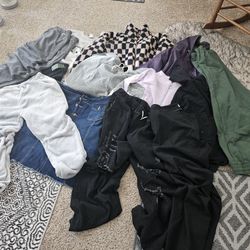 Brand New Clothing Bundle – Hoodies, Joggers, Tops & More (Women’s Xl/3x)
