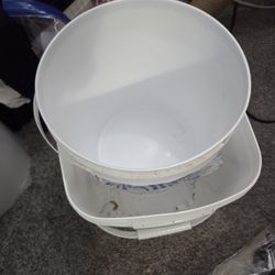 Large Empty Buckets Free *Pending*