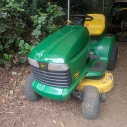 John Deere Riding Lawn Mower Lt155