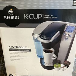 Keurig K75 Platinum Single-Cup Home-Brewing System original box for Sale in  Las Vegas, NV - OfferUp