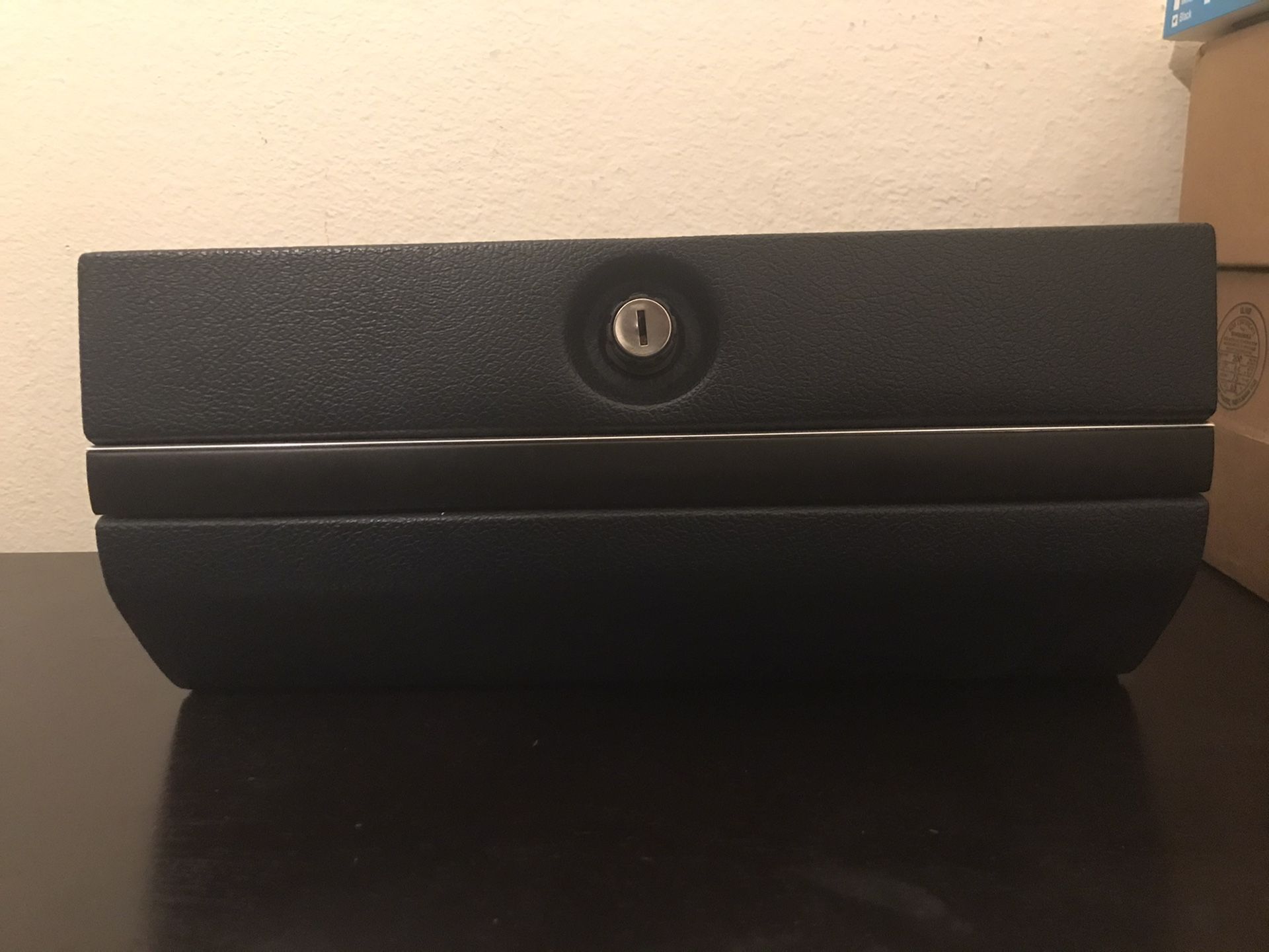 Volvo 240 glove box blue/navy