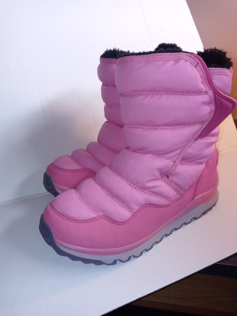 cH2O. Pink Puffer boots With  Faux Black Fur Lining