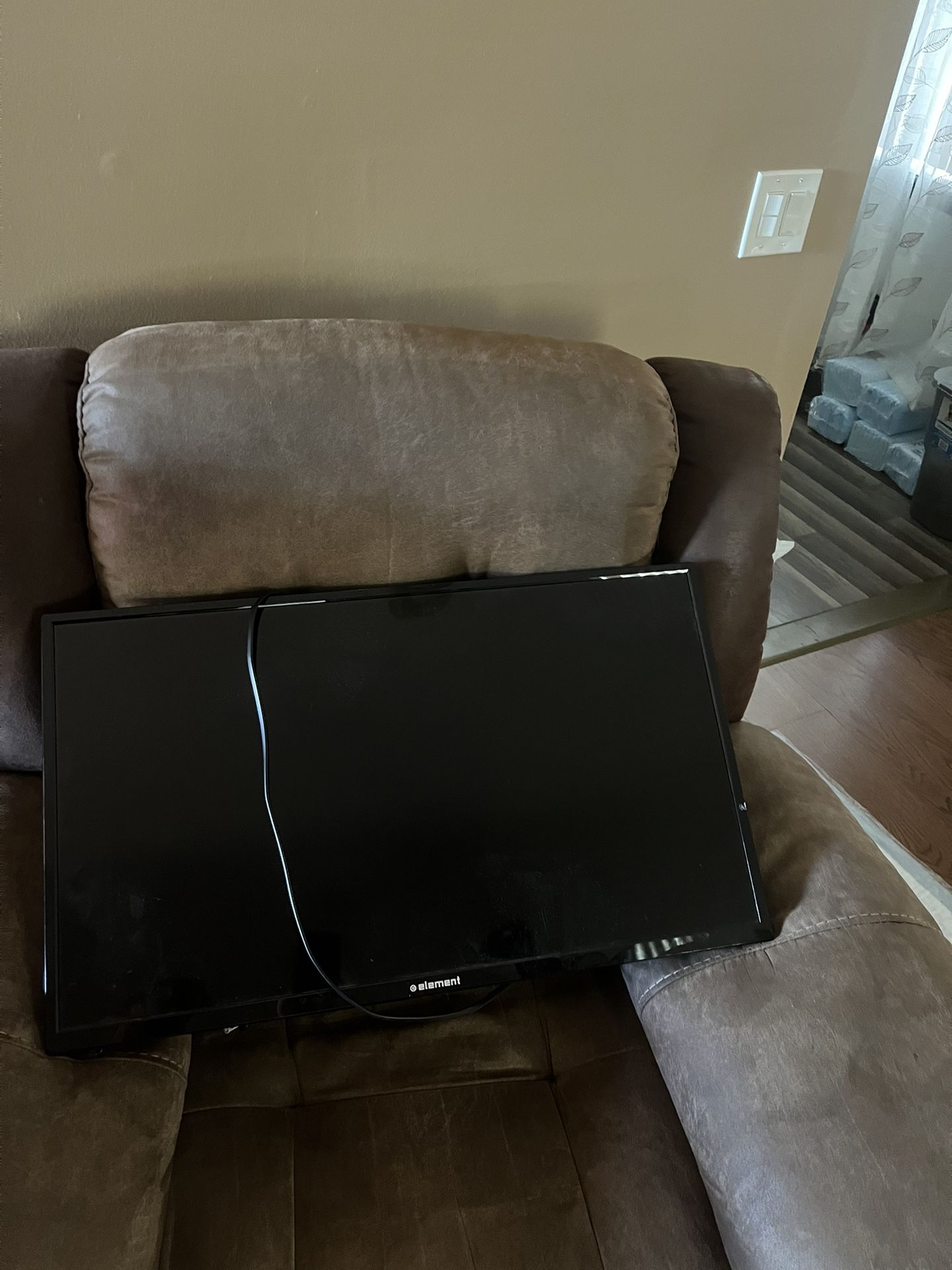 32 Inch Element Smart TV