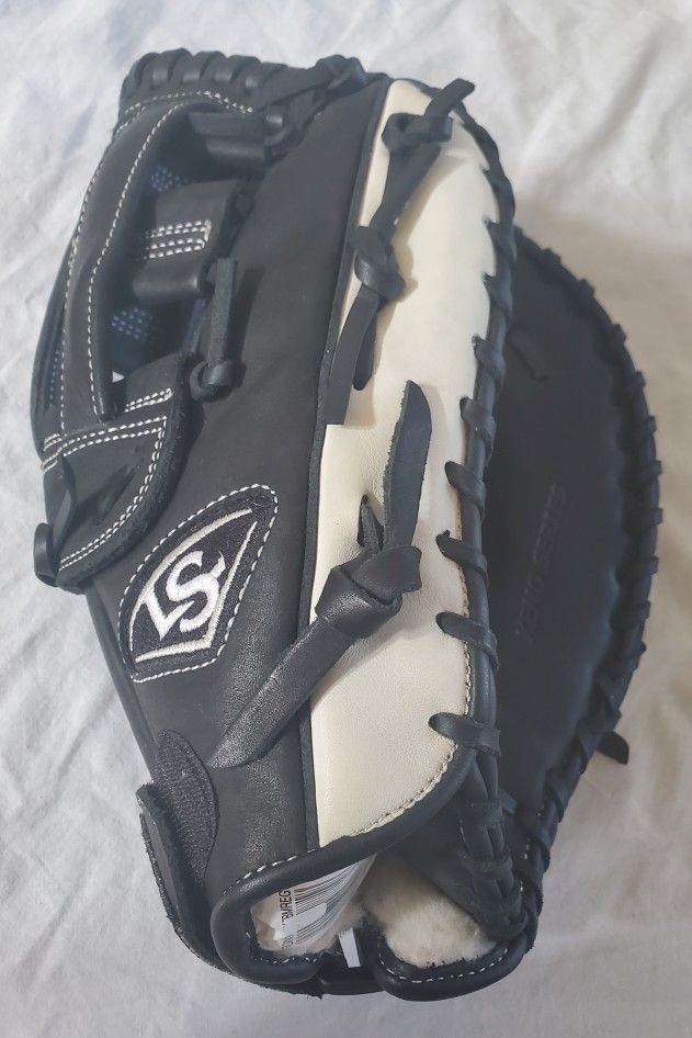 Louisville Left Handed XENO Fast Pitch Softball Glove