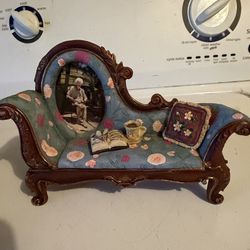 Mini Victorian Couch Picture Frame 8 In Long