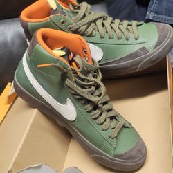 Nike shoes size 8 blazer mid 77