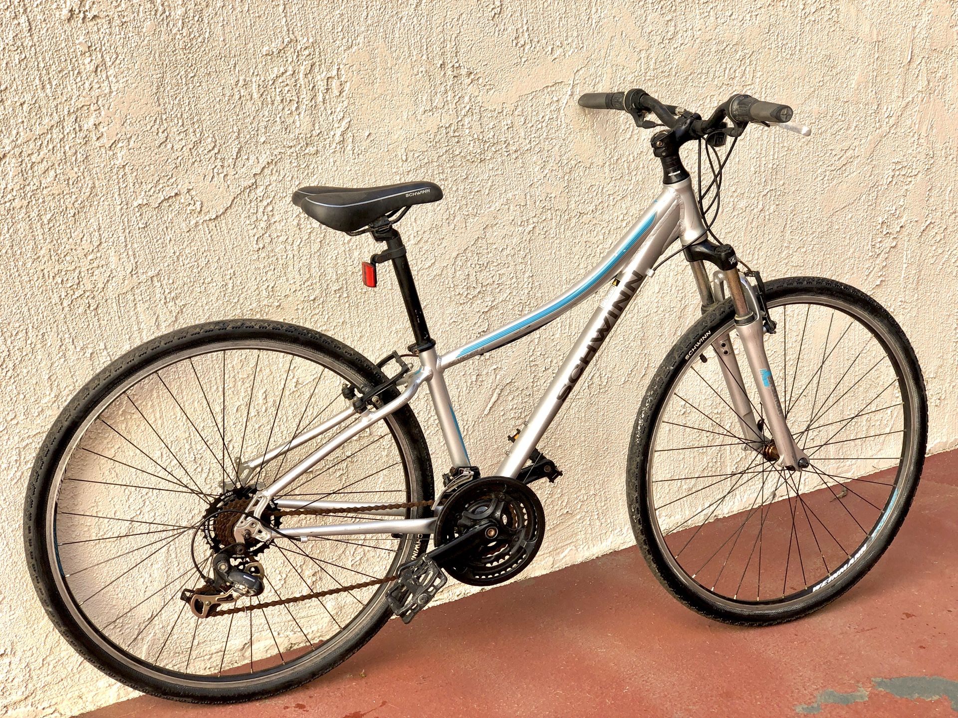 SCHWINN Searcher Hybrid Bike