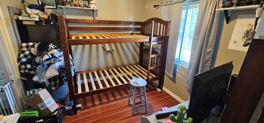 Wood bunk bed