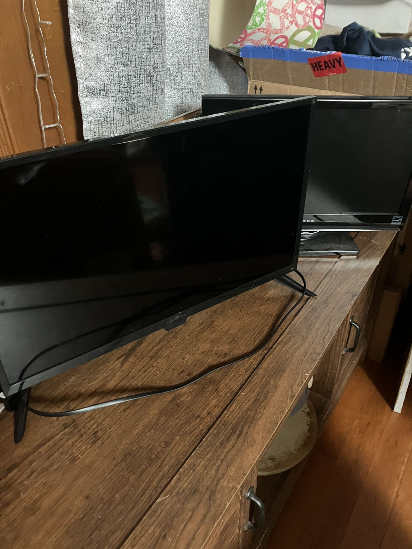 2 TVs