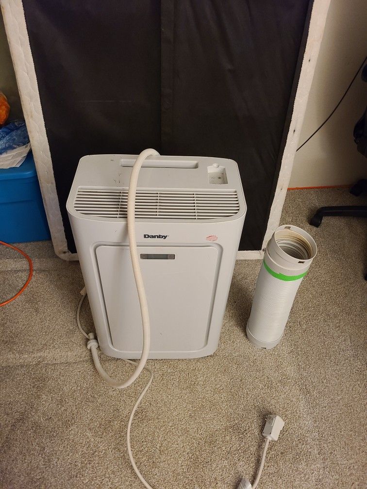 Functional Air Conditioner (Needs Freon Repair!)