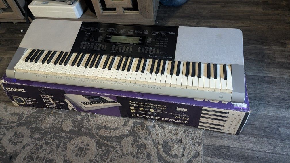 Casio WK-220 Music  Keyboard Piano In a Box Only $95.00