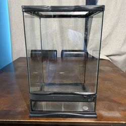 Like New Zoo Med Front Opening Reptile Terrarium/Tank! (12in Length x 12in Width x 18in Height)