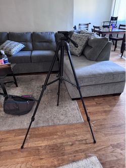 Camera tripod