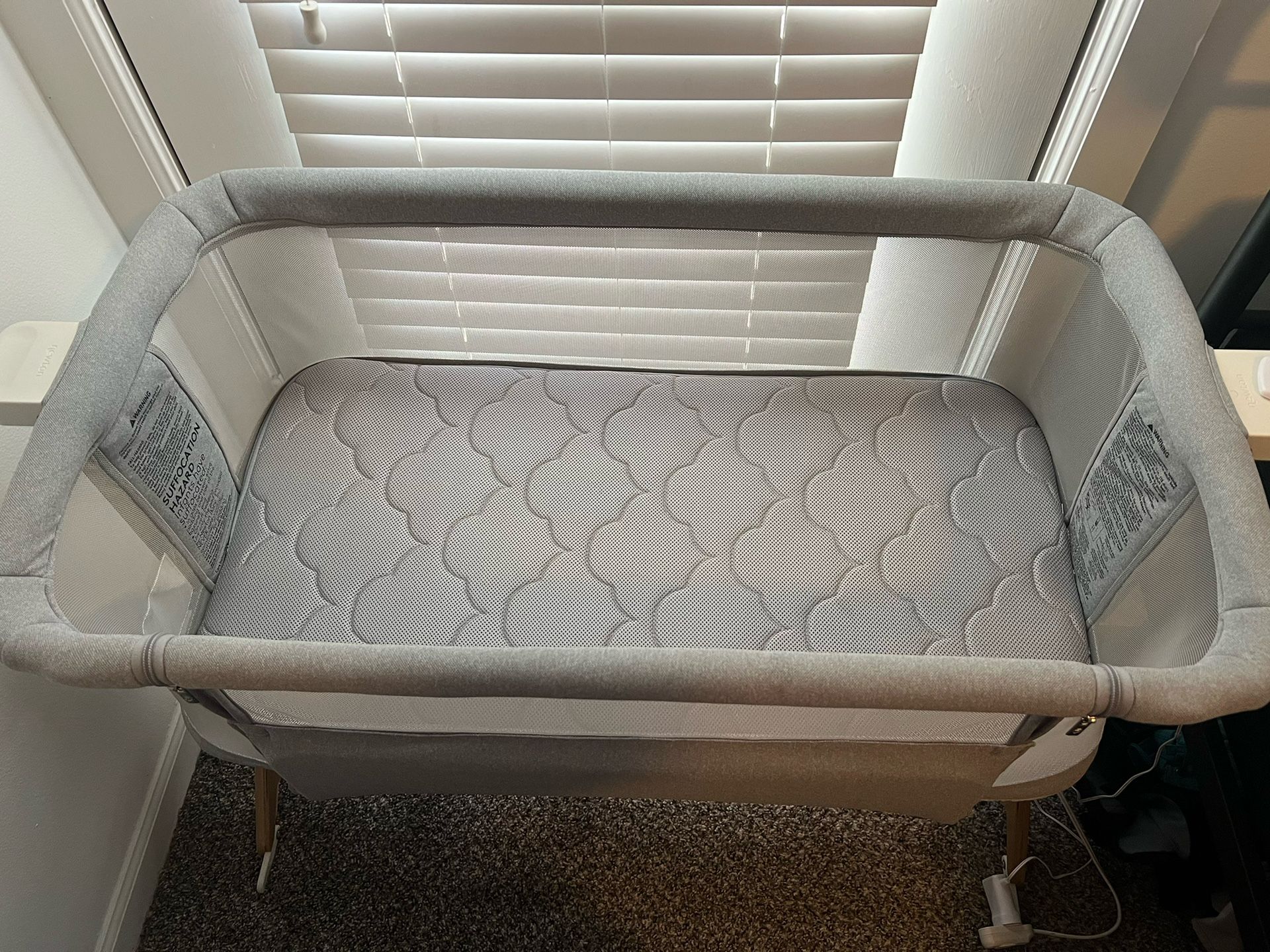Newton Baby Bedside Bassinet And Sheets