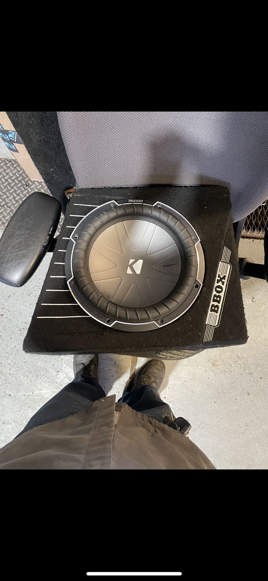 12” Kicker Comp Q (Subwoofer only) (WILL TRADE FOR A DOUBLE DIN RADIO WITH APPLY CARP PLAY)