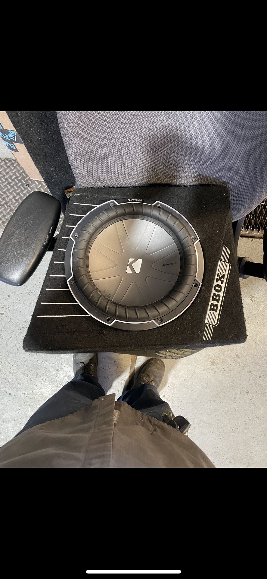 12” Kicker Comp Q (Subwoofer only) (WILL TRADE FOR A DOUBLE DIN RADIO WITH APPLY CARP PLAY) Audio & Speakers