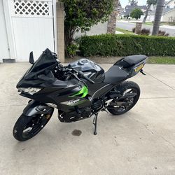 2023 Kawasaki Ninja 400 ABS – 386 Miles – Like New