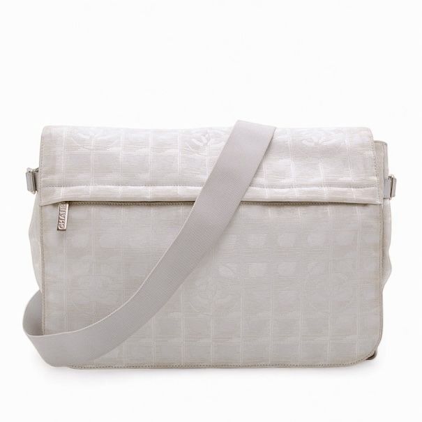 Authentic Chanel messenger Crossbody Bag Y2K Silver/White