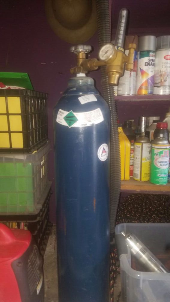 Airgas oxygen tank for welding