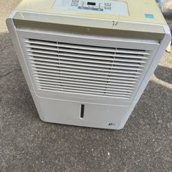 DEHUMIDIFIER 