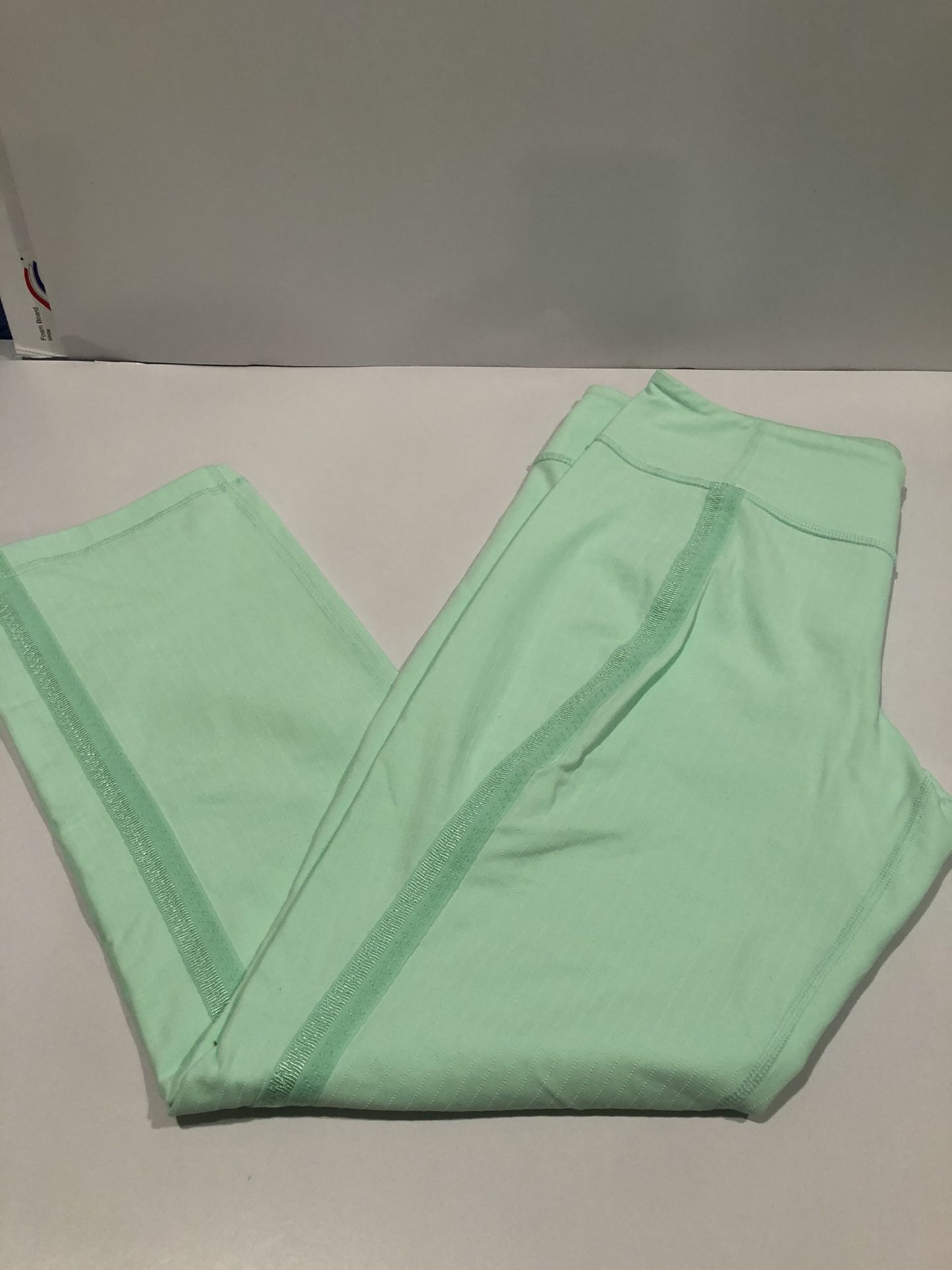 Women’s Lululemon Mint Green Capris 10