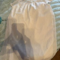 White Dress With Faint Gold Says Size 7 Delivery 