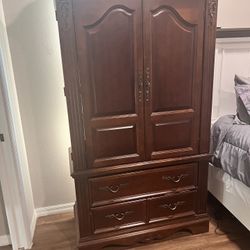 Armoire Brown