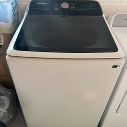 Electric Washer & Dryer Set – Excellent Condition – $550