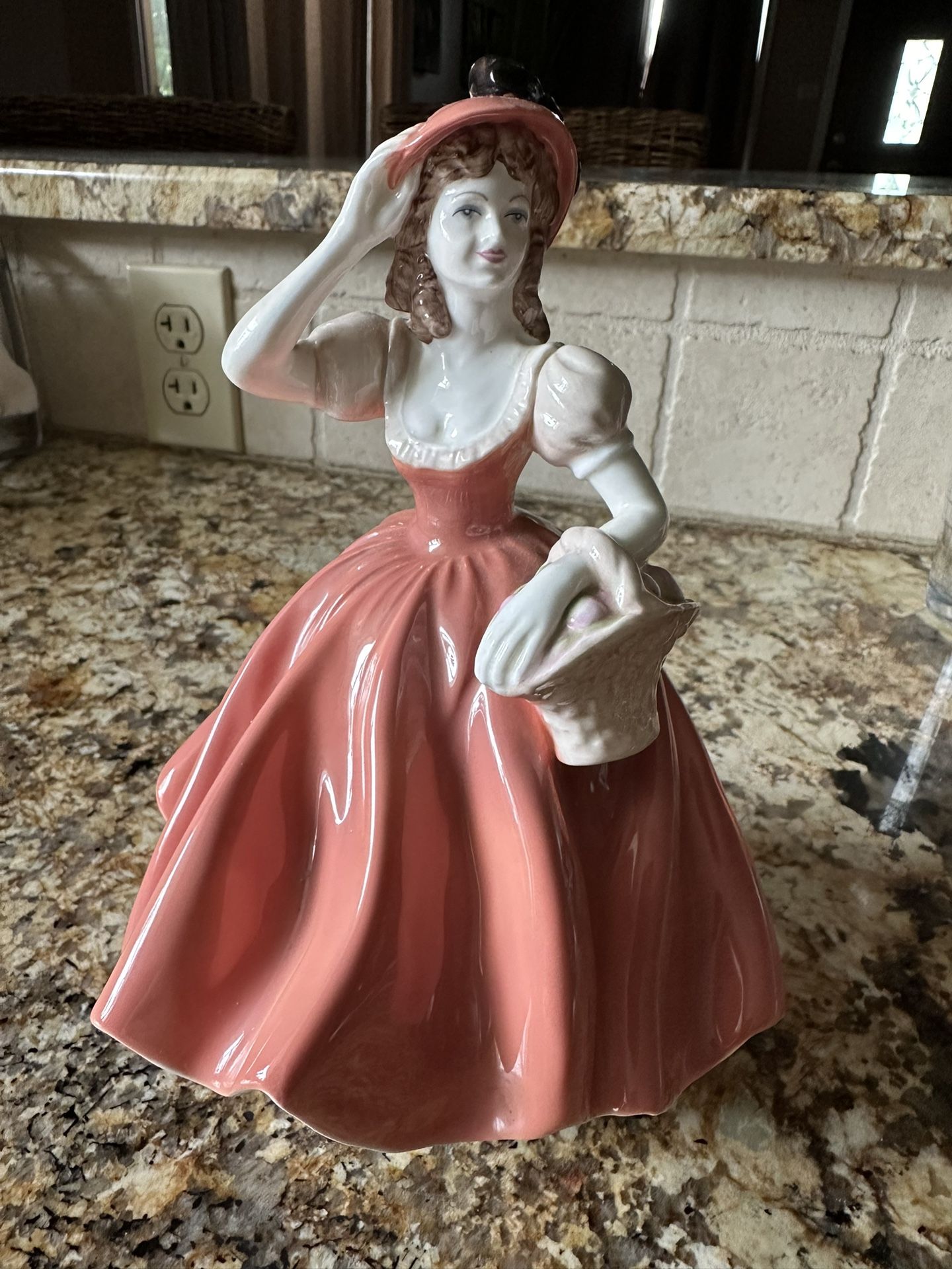 Colport Ladies Of Fashion Figurine