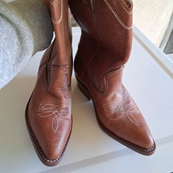 WOMEN'S BOOTS SIZE 6.5 LIKE NEW $20 PICK UP IN SUN VALLEY