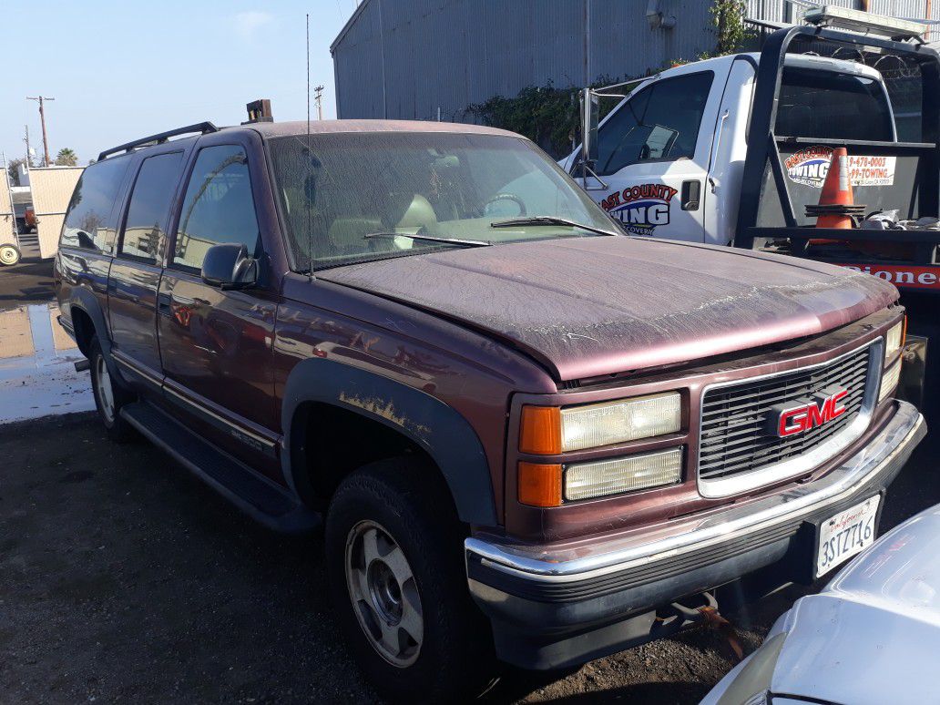 1997 GMC Suburban for parts only