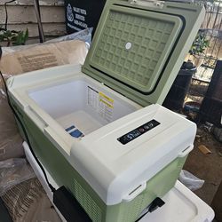 Portable 12v car rv refrigerator / freezer