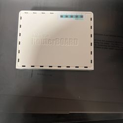 Mikrotik hEX RB750Gr3 5-port 