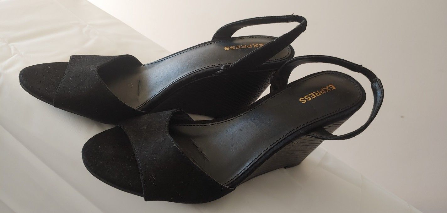 Women's Express Brand Sandal Solid Heel Size 8 New