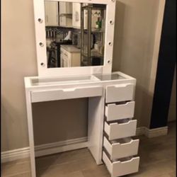 Vanity Desk With Mirror 