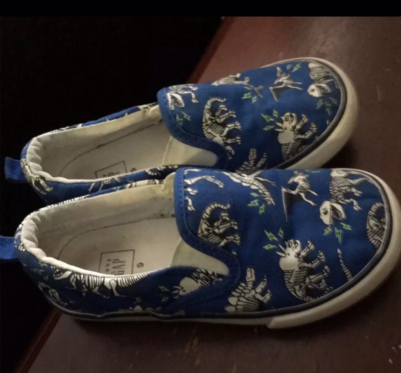 Gap Size 9 toddler's slip-on shoes