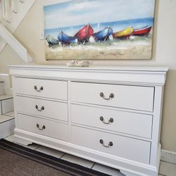 COASTER FURNITURE SOLID WOOD DRESSER EXCELLENT CONDITION DELIVERY AVAILABLE