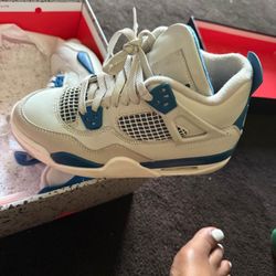 Nike Size: 4 AIR JORDAN 4 RETRO MILITARY BLUE Used New condition