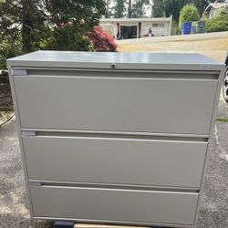 Uline 3 Drawer File Cabinet