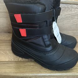 Young snow boots size 5