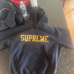 Supreme Black Yellow Logo Hoddie Men’s Size Small 